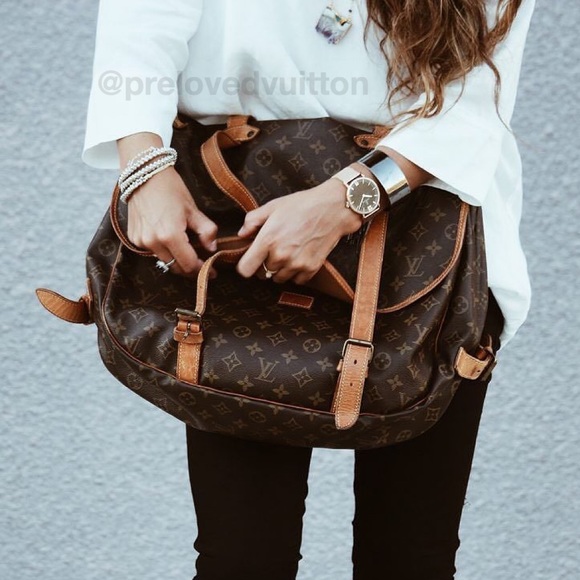 Louis Vuitton Handbags - 💞SAUMUR 43💞 Authentic Louis Vuitton Crossbody!
